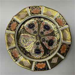 20th century Royal Crown Derby Imari 1128 pattern plates, comprising four side plates and three smaller examples, with printed and painted marks beneath, including illustration date codes for 1918 and 1920, and Roman numeral date code for 1979, larger examples D18cm, smaller D15cm, (7)
