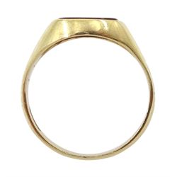 9ct gold carnelian signet ring, hallmarked 