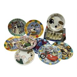 Eight Wallace and Gromit collectors plates, including ‘The Window Cleaners’ and ‘Morning Mayhem’ by Churchill Compton & Woodhouse, with boxes and certificates and two examples by Jacobs and limited edition Lurpak toast rack in box