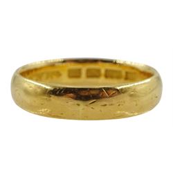 22ct gold wedding band, the inside inscribed Madge and Ray 1944, London 1924