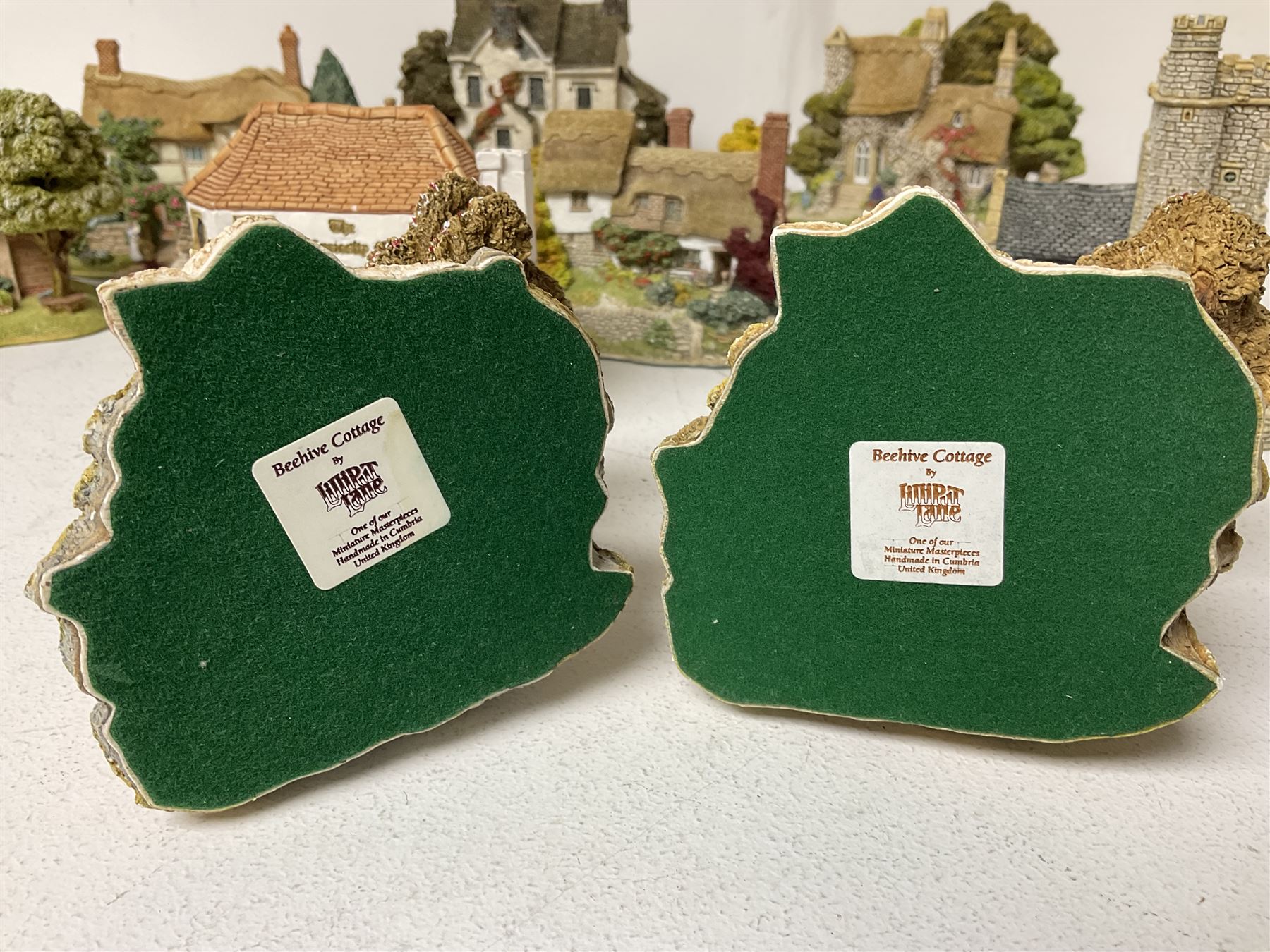 Nineteen Lilliput Lane models, including Dove Tails, Birdlip Bottom, Smallest Inn, Gossip Gate and Beehive Cottage, all with deeds and original boxes (19)