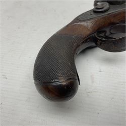 Early 19th century Wm. Hollis flintlock belt or pocket pistol, approximately 20 bore, the 10cm barrel with ram rod under, engraved lock plate with maker's name and roller frizzen, engraved trigger guard with pineapple finial and walnut stock with chequered grip L25cm overall