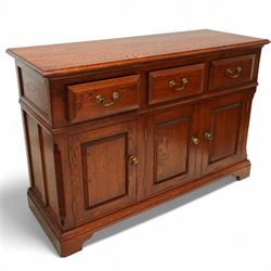 20th-century oak side cabinet, rectangular top above an arrangement of three drawers and three panelled cupboard doors, fitted with brass knobs, raised on bracket feet  