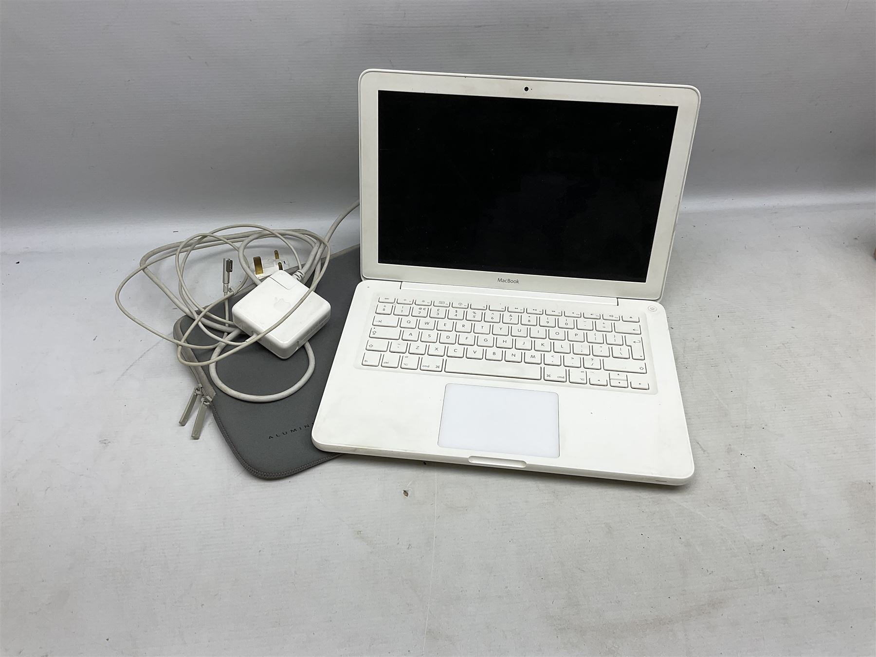 2009 Macbook with charger and second skin case