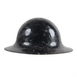 WWII German Third Reich K98 bayonet, with 19cm single edged fullered blade stamped to the ricasso Siegfried Waffen E Pack & Sohne Solingen, with chequered two piece grip in a steel scabbard, together with a steel helmet