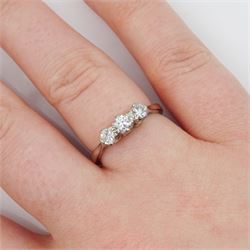 Early 20th century white gold three stone old cut diamond ring, stamped 18ct, total diamond weight approx 0.40 carat