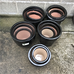  Fourteen glazed ceramic pots  