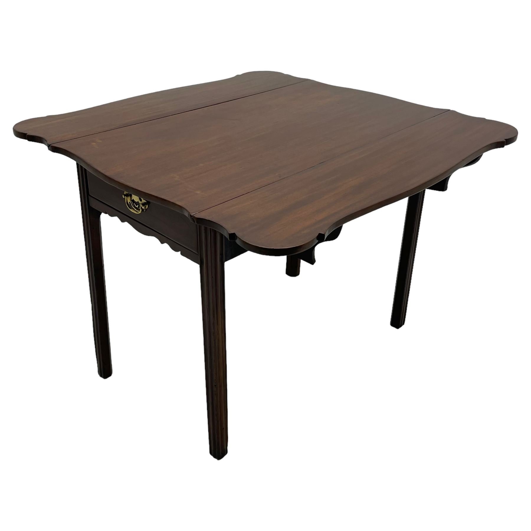 George III mahogany serpentine Pembroke table, the shaped drop-leaf top over single end drawer and shaped end rails, on square moulded supports