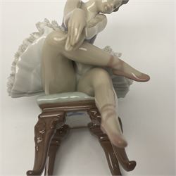 Lladro figure Opening Night, modelled as a seated ballerina, no 5498, H15cm 