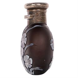 Victorian Thomas Webb silver mounted cameo glass scent bottle, hallmarked Sampson Mordan and Co, London 1884, the cameo glass body of circular form, decorated with white flowers and foliage in high relief upon a black ground, the hinged cover opening to reveal the original stopper, H6cm 