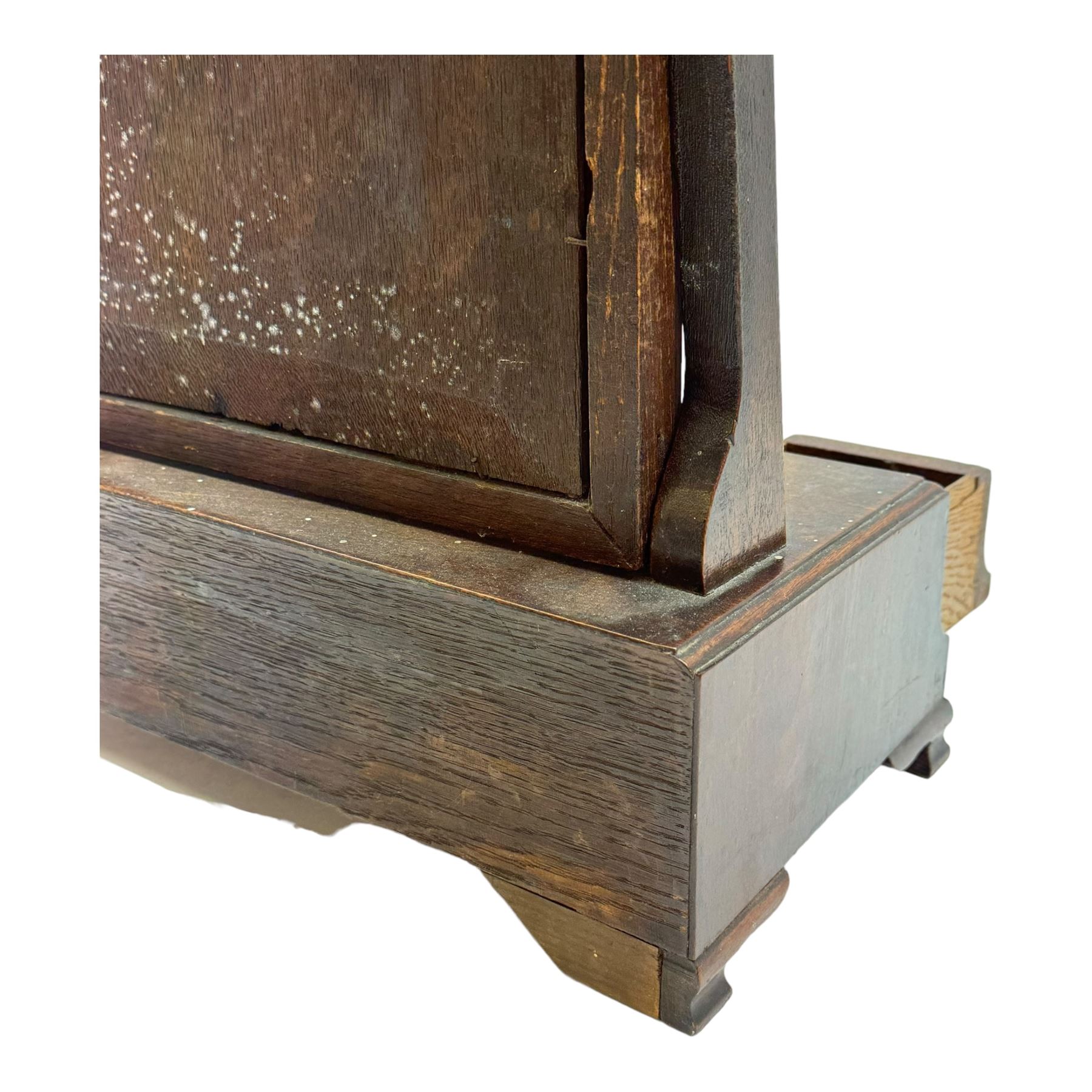 George III mahogany toilet mirror, the rectangular swing mirror with gilded gesso border, upon a base set with three draws and on four bracket feet, H60cm