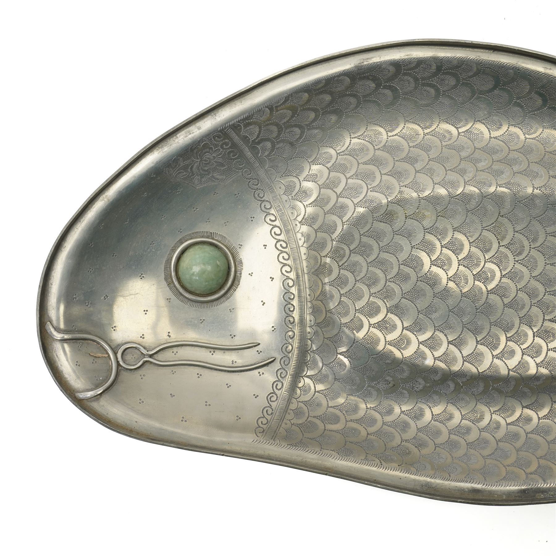Chinese pewter covered tureen, in the form of a fish, with green hardstone eye, with engraved scale decoration, D55cm 