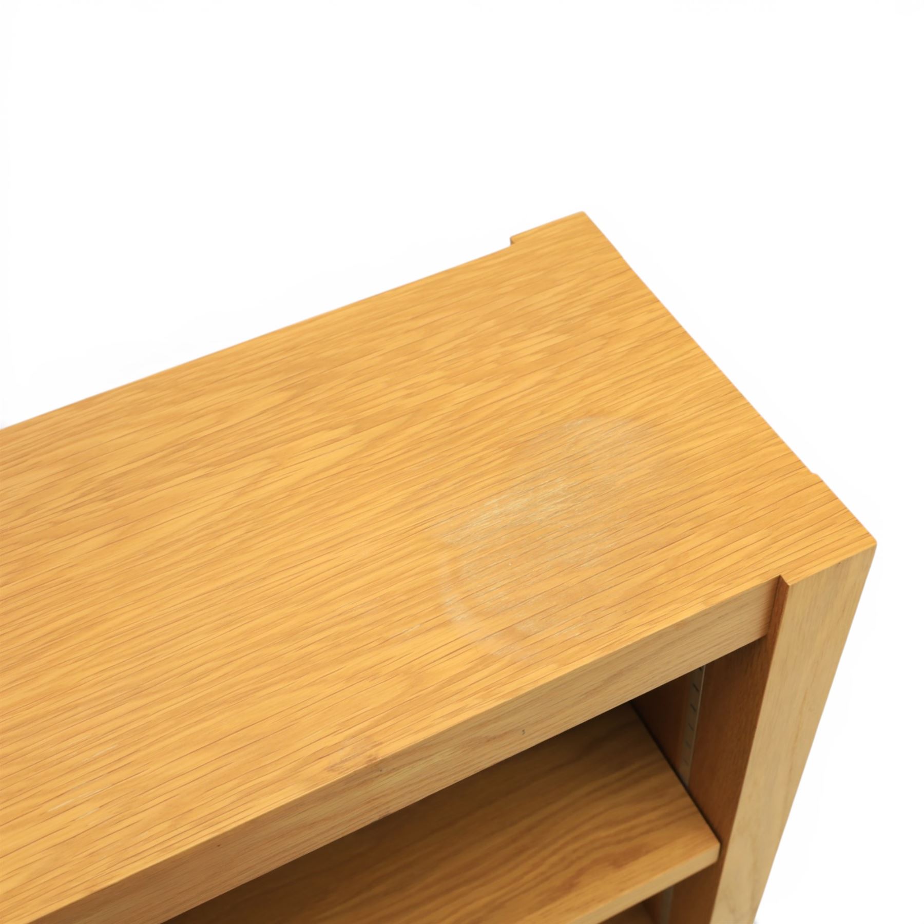 Contemporary Oak small bookcase, adjustable shelving