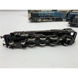 Wrenn '00' gauge - two Princess Coronation (Duchess) Class 4-6-2 locomotives - 'City of Glasgow' No.46242 in BR Blue; and 'Duchess of Hamilton' No.6229 in LMS Black; both boxed with instructions (2)