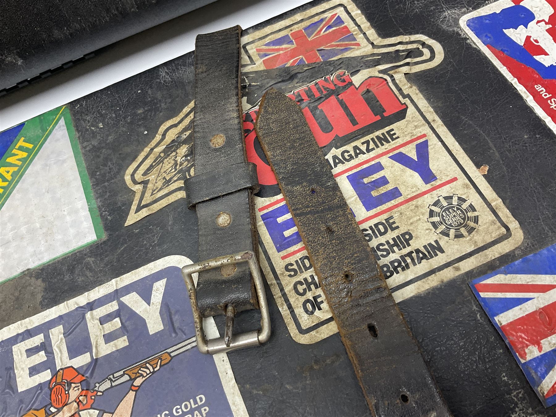 Browning black plastic shotgun case to accommodate 76.2cm (30