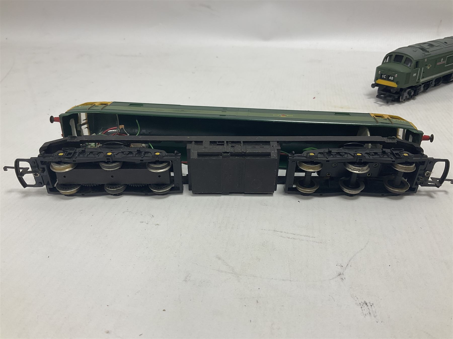 Various Makers ‘00’ gauge - eight locomotives to include G&R Wrenn Class N2 0-6-2T no.2385 in LMS black and Standard Tank Class 2-6-4 no.2679 in LMS crimson; Class 5 4-6-0 no.5112 in black livery; Mainline Railways Class 45 D49 ‘The Manchester Regiment’ in BR green; Airfix Class 31 D5531 in BR green; three further models (8)