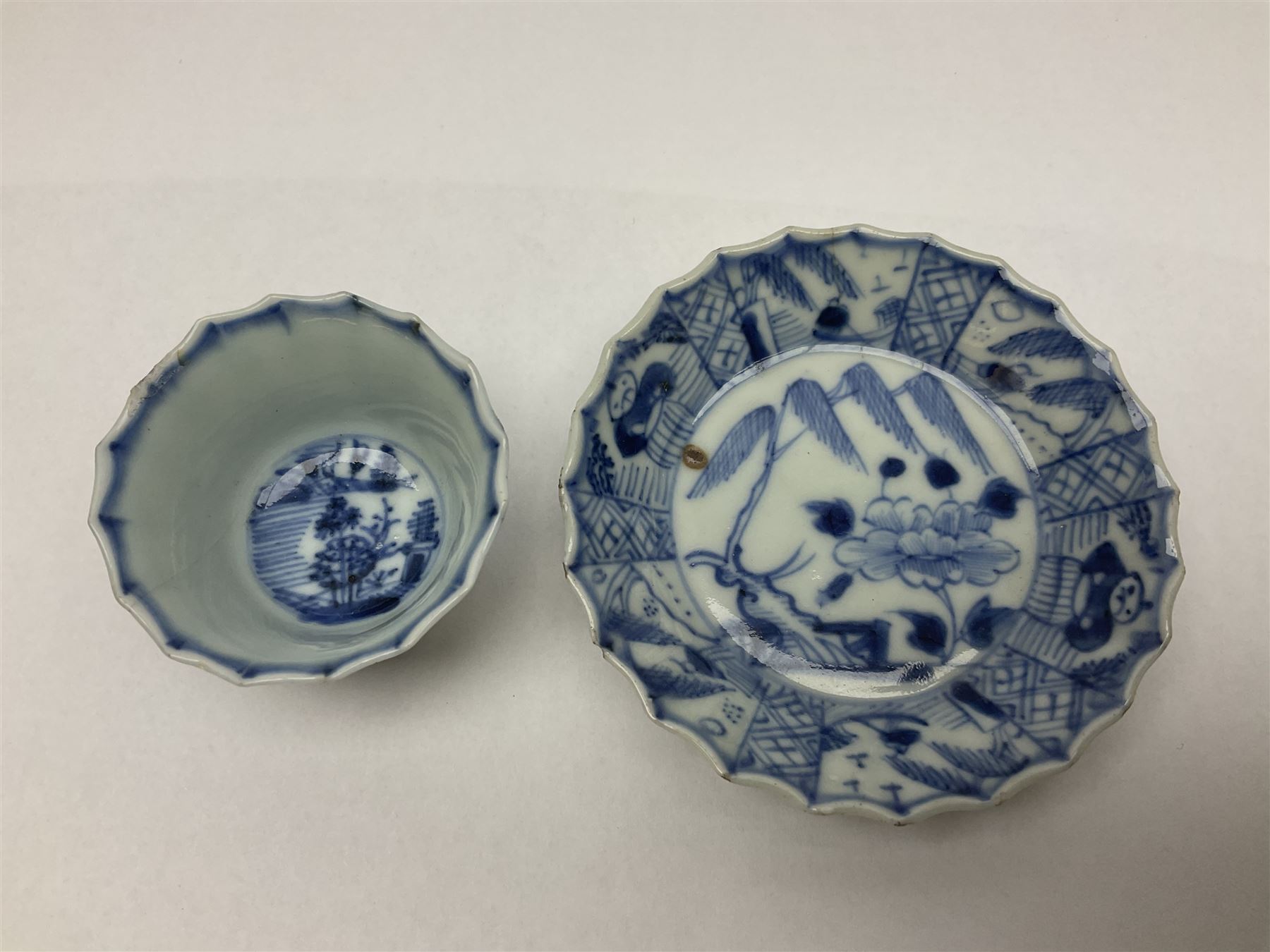 Chinese Kangxi blue and white fluted tea bowl and saucer 