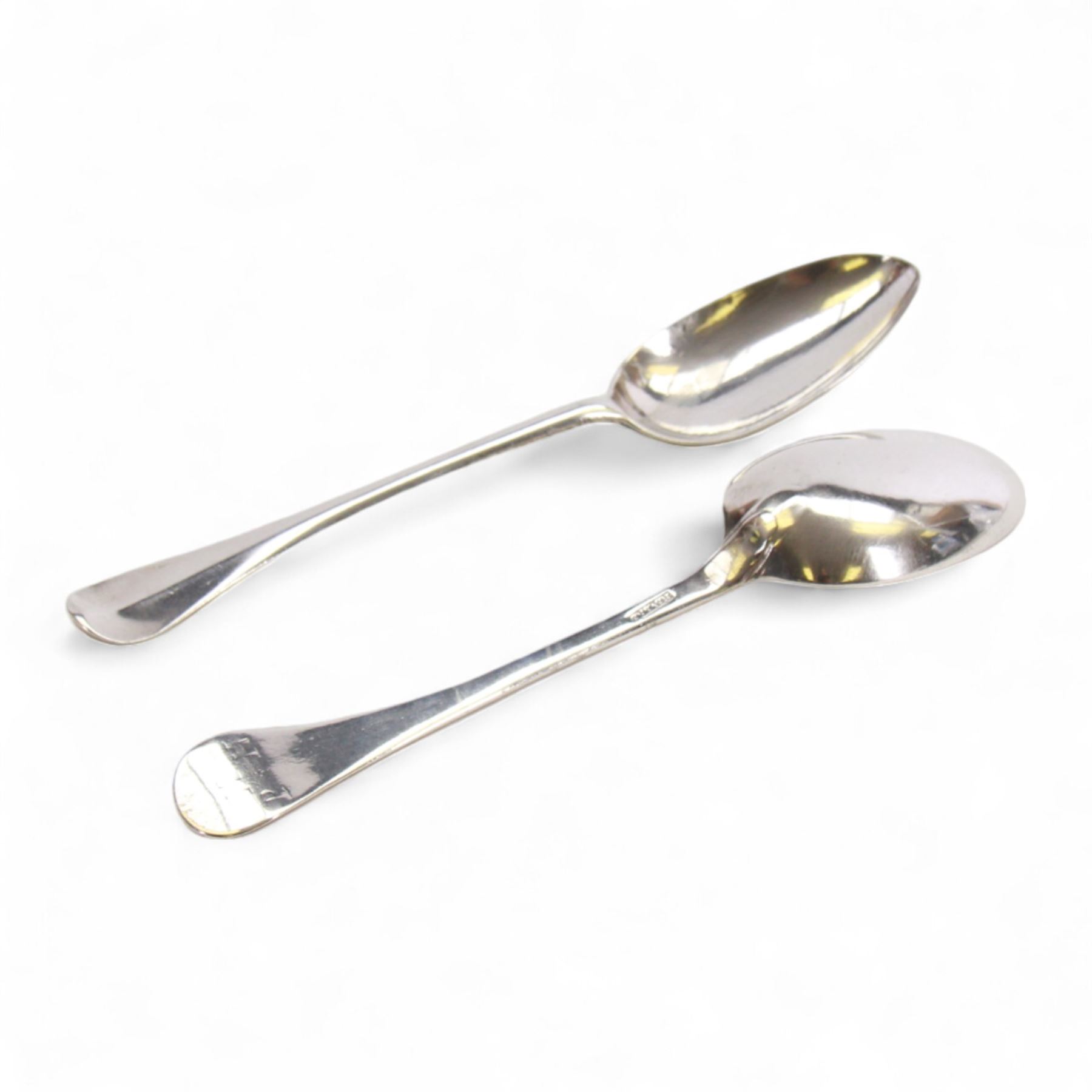 Pair of 18th century American silver Hanoverian pattern tablespoons, marked for Paul Revere Jr., Boston MA, L20cm


