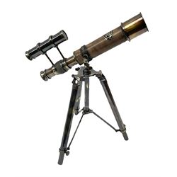 Reproduction brasses telescope on tripod stand with plaque detailed ‘Kelvin & Hughes London 1917’, H33cm