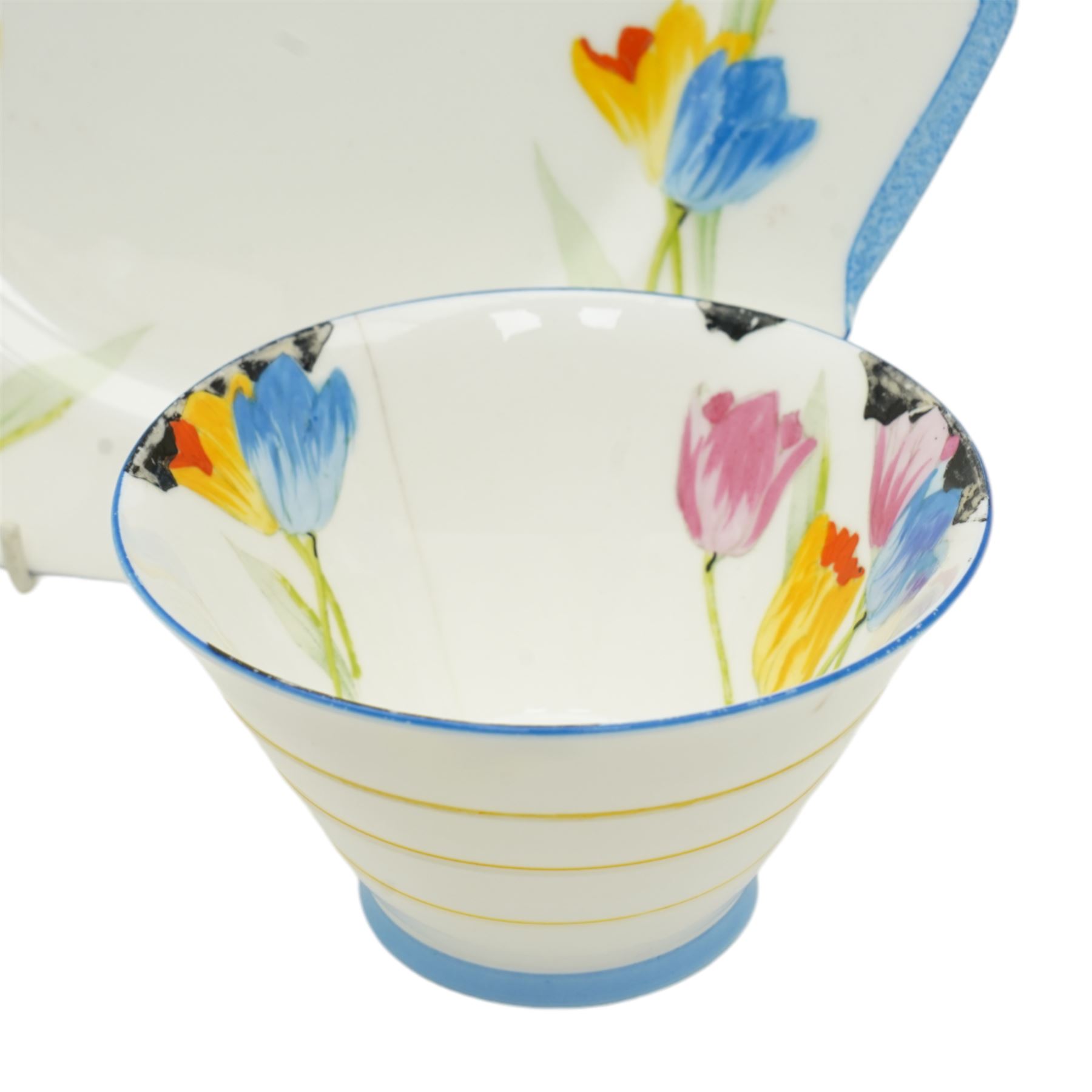 Paragon Art Deco Tulip pattern tea wares, c.1930, comprising five teacups, six saucers, five cake plates, milk jug, sugar basin and serving dish