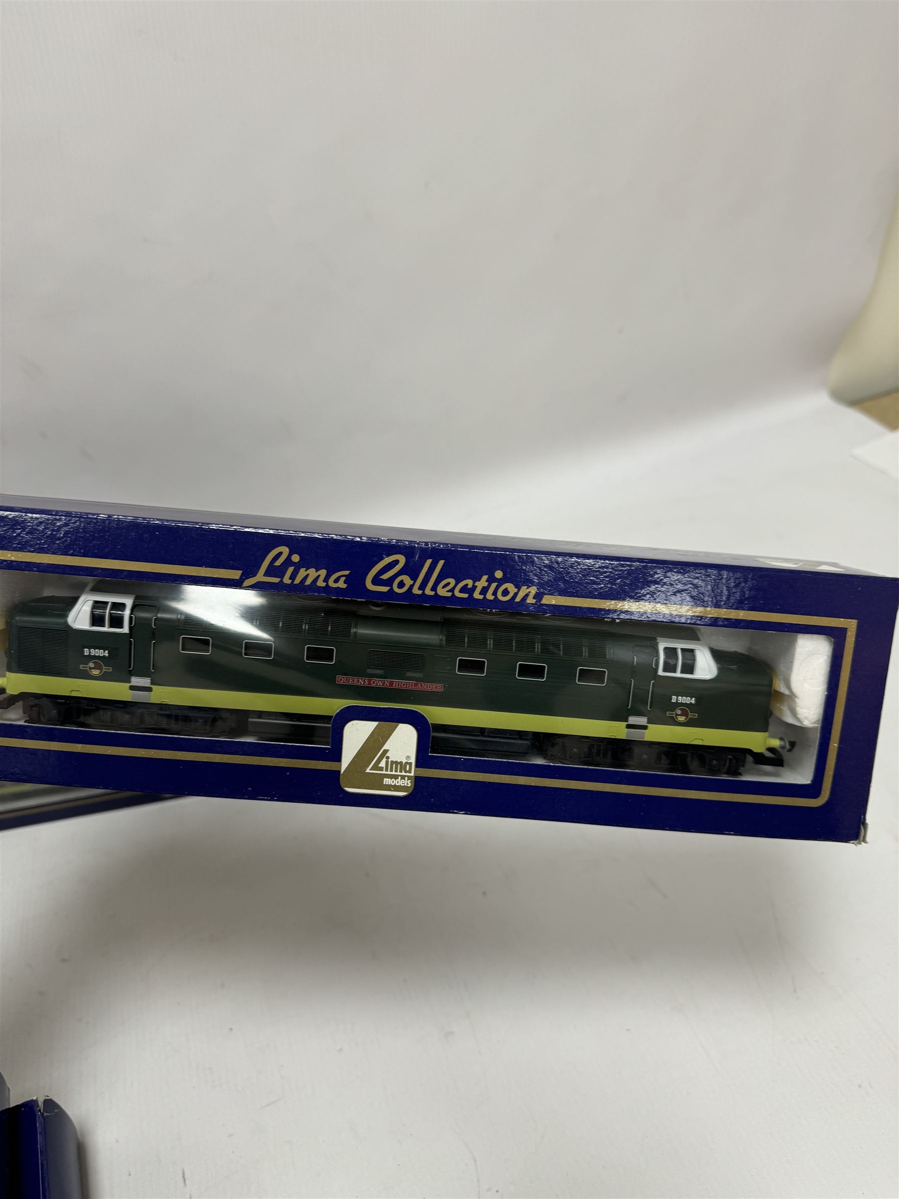 Five Lima ‘00’ gauge Class 55 Co-Co Deltic diesel locomotives, comprising four L204952 examples, including one with original name and number Crepello no. D9012 and three reworked as Argyll & Sutherland Highlander no. D9021, Royal Highlanders Fusilier no. D9019, St Paddy no. D9001 and a L204951The Prince of Wales Own Regiment of Yorkshire no. D9005, all in BR two tone green livery, all boxed 