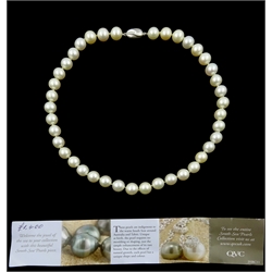  Single strand South Sea pearl necklace, with silver clasp stamped 925  