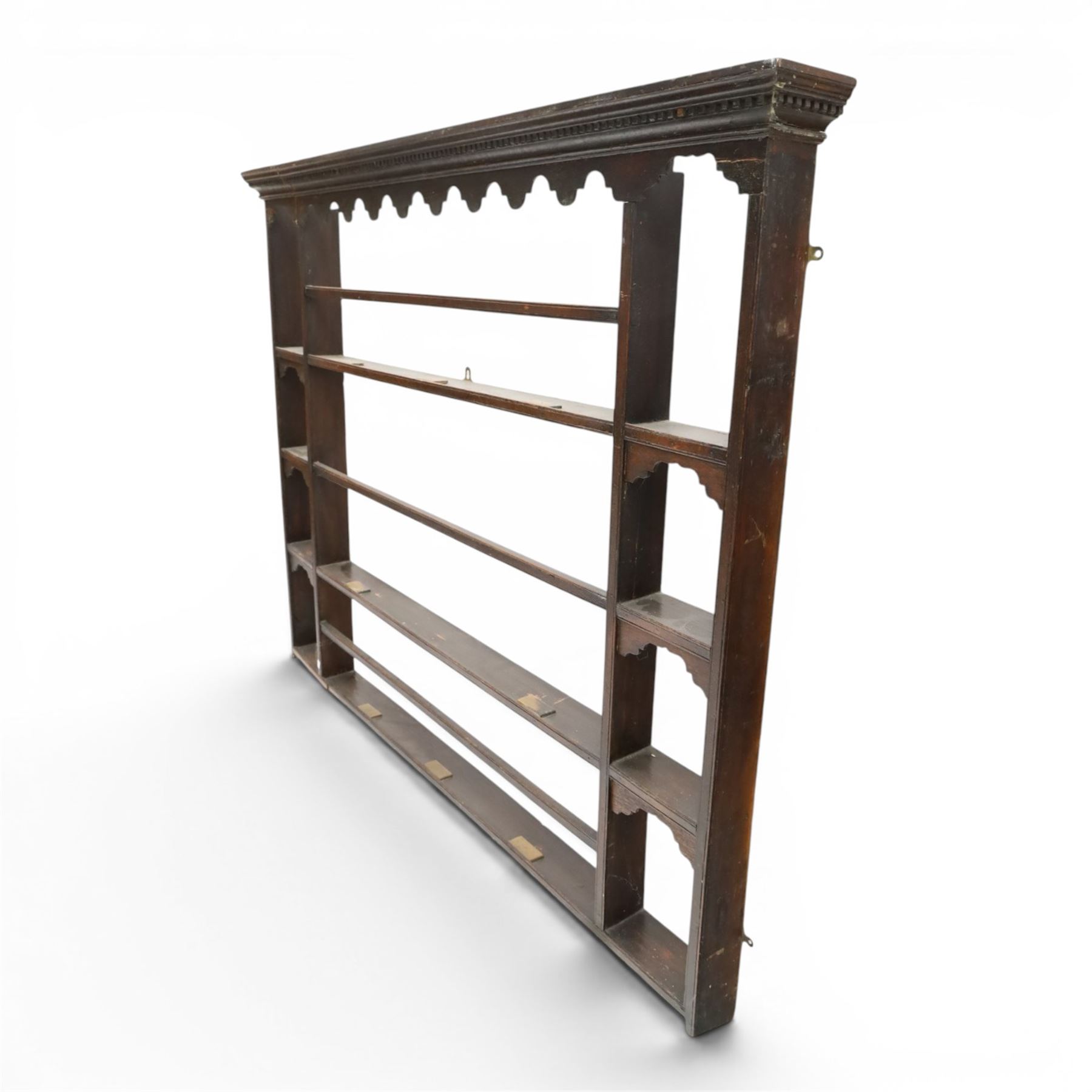Georgian oak plate rack, moulded and dentil cornice over shaped frieze, fitted with open shelves and narrow side compartments with shaped aprons