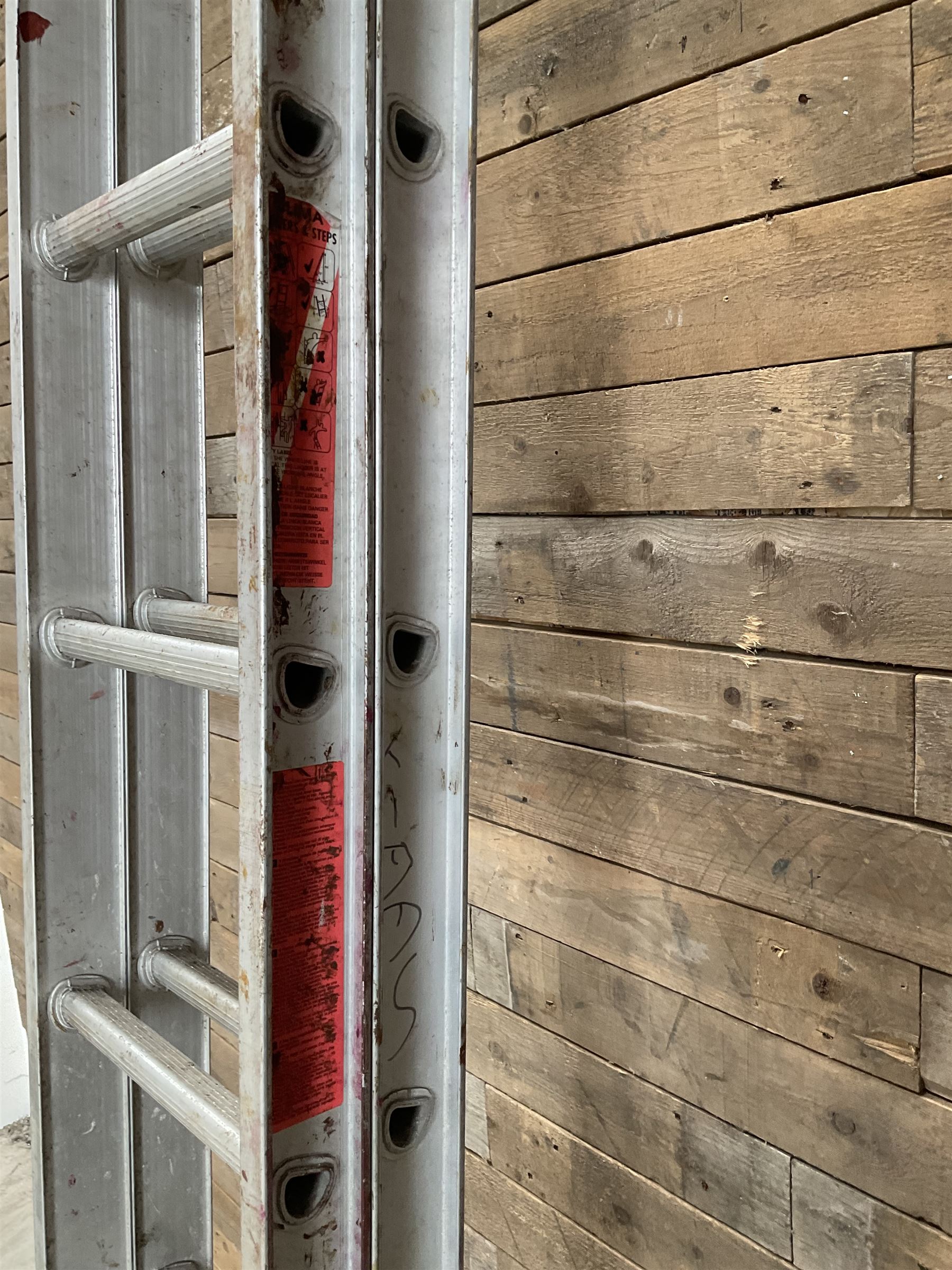 Clima aluminium extending ladders - 4.51m closed, extended 8.40m closed