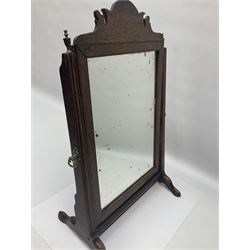 George III mahogany dressing table mirror, fretwork pediment over plain mirror plate in plain frame, moulded upright supports with brass finials, on splayed feet, H50cm