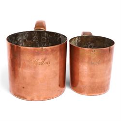 Set of six 19th century copper tankard measures comprising 1/2 Gallon, Quart, 1/2 Pint and 1 1/2 Gill, Gill and 1/2 Gill