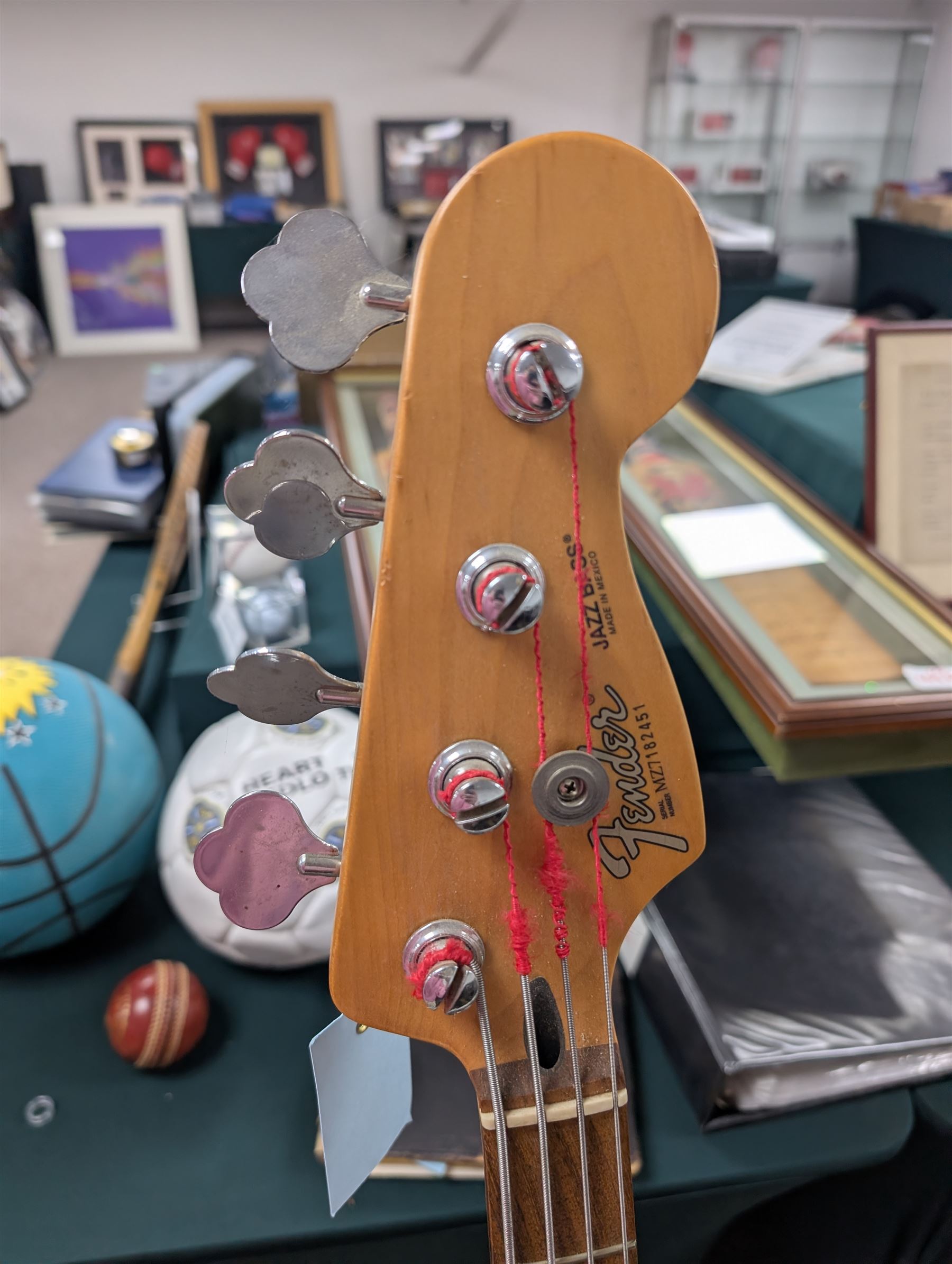 Fender jazz bass guitar, serial no. MZ7182451 made in Mexico c.2007, with cream body, white scratch plate, maple neck, guitar L120cm