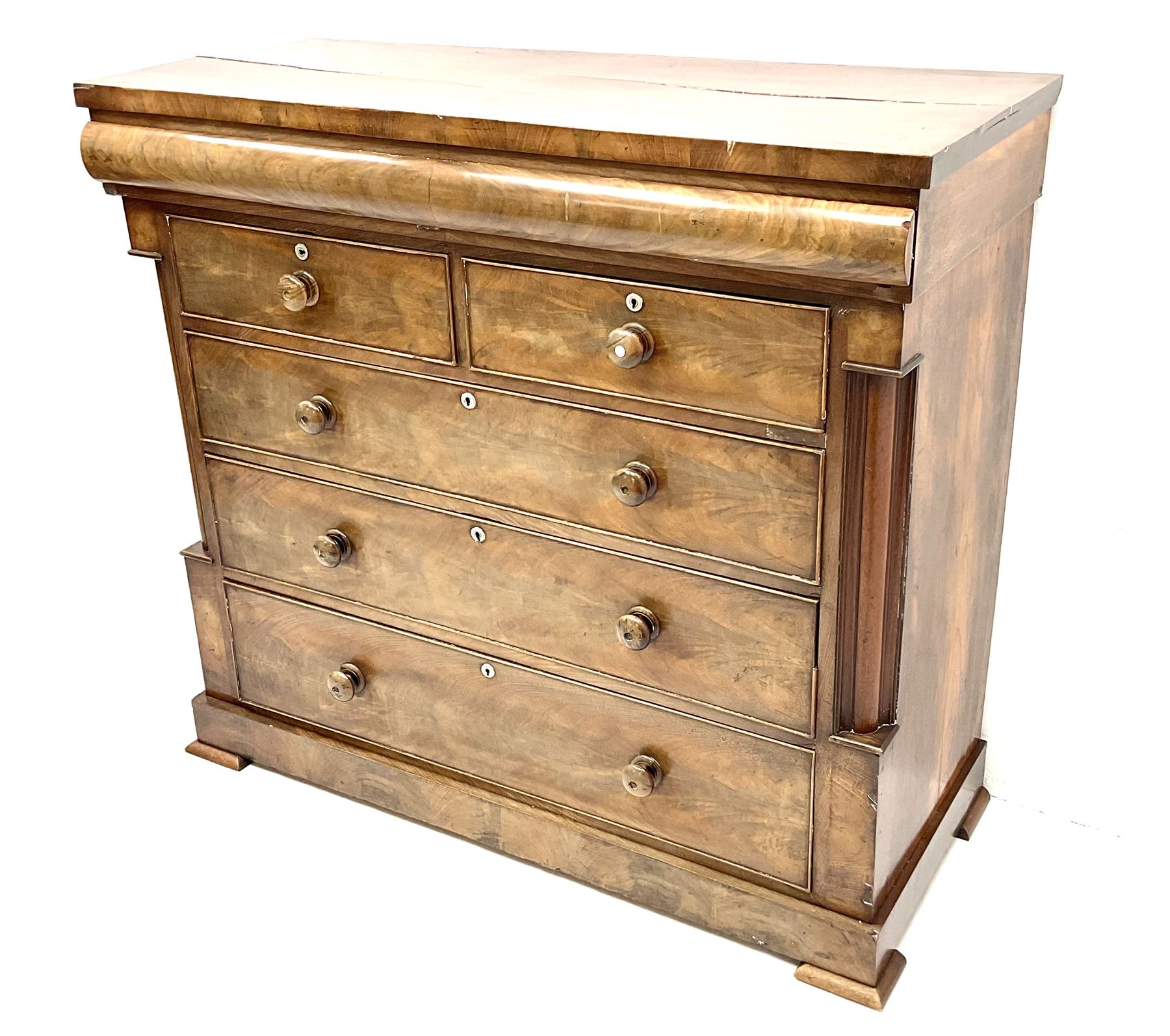 Victorian mahogany chest, single frieze drawer above two short and three graduating drawers