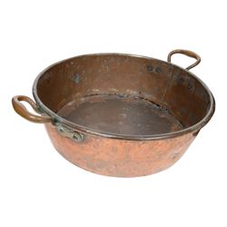 Large copper pan, together with milk churn, pan D48cm