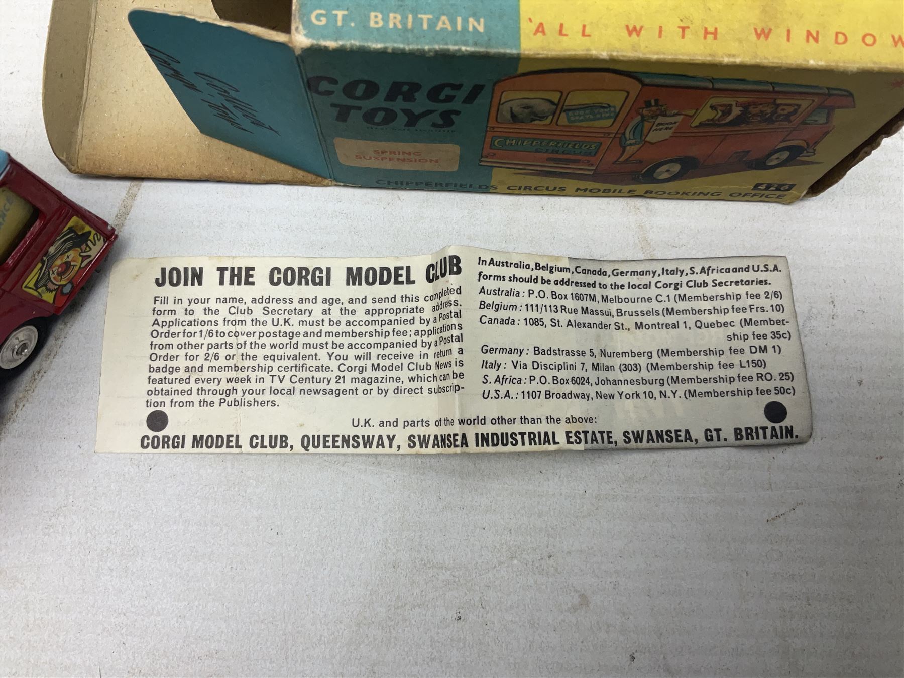 Corgi - Commer Police Van with flashing light No.464 and Chipperfield's Mobile Booking Office No.426; each in original box with paperwork (2)