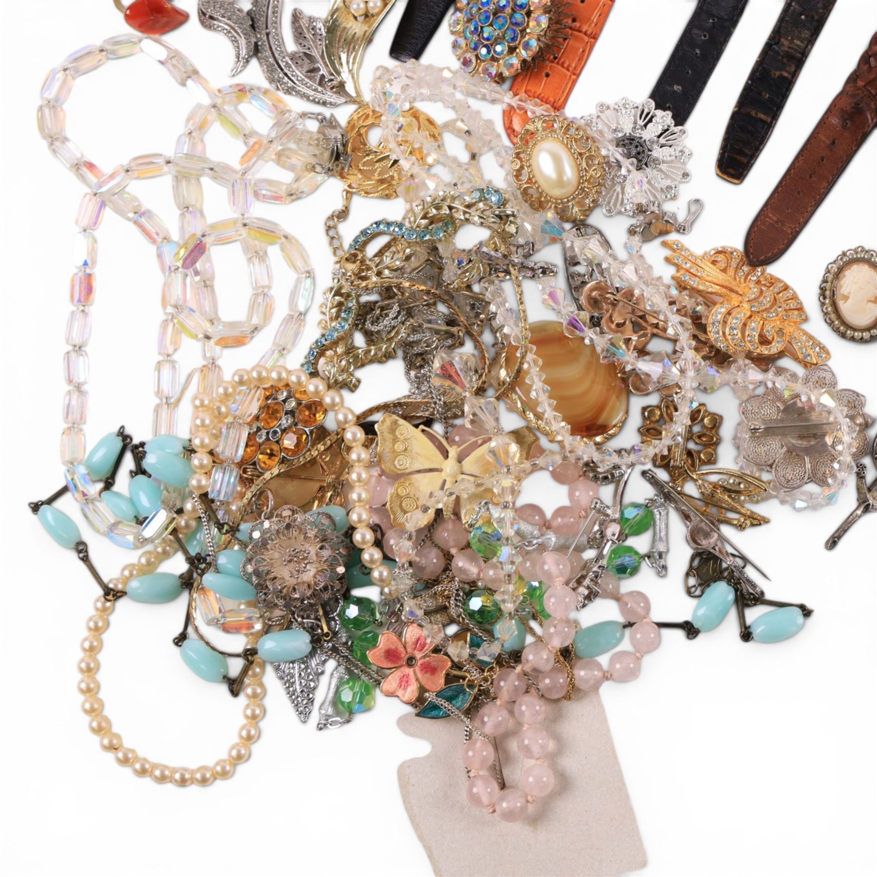 9ct gold cameo ring, silver rings and a silver brooch and a collection of costume jewellery