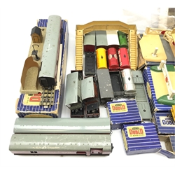 Hornby Dublo - quantity of accessories including D1 Through Station, D1 Signal Cabin, three Level Crossings, TPO Mail Van Set, all boxed, various loose wagons and coaches, footbridge etc