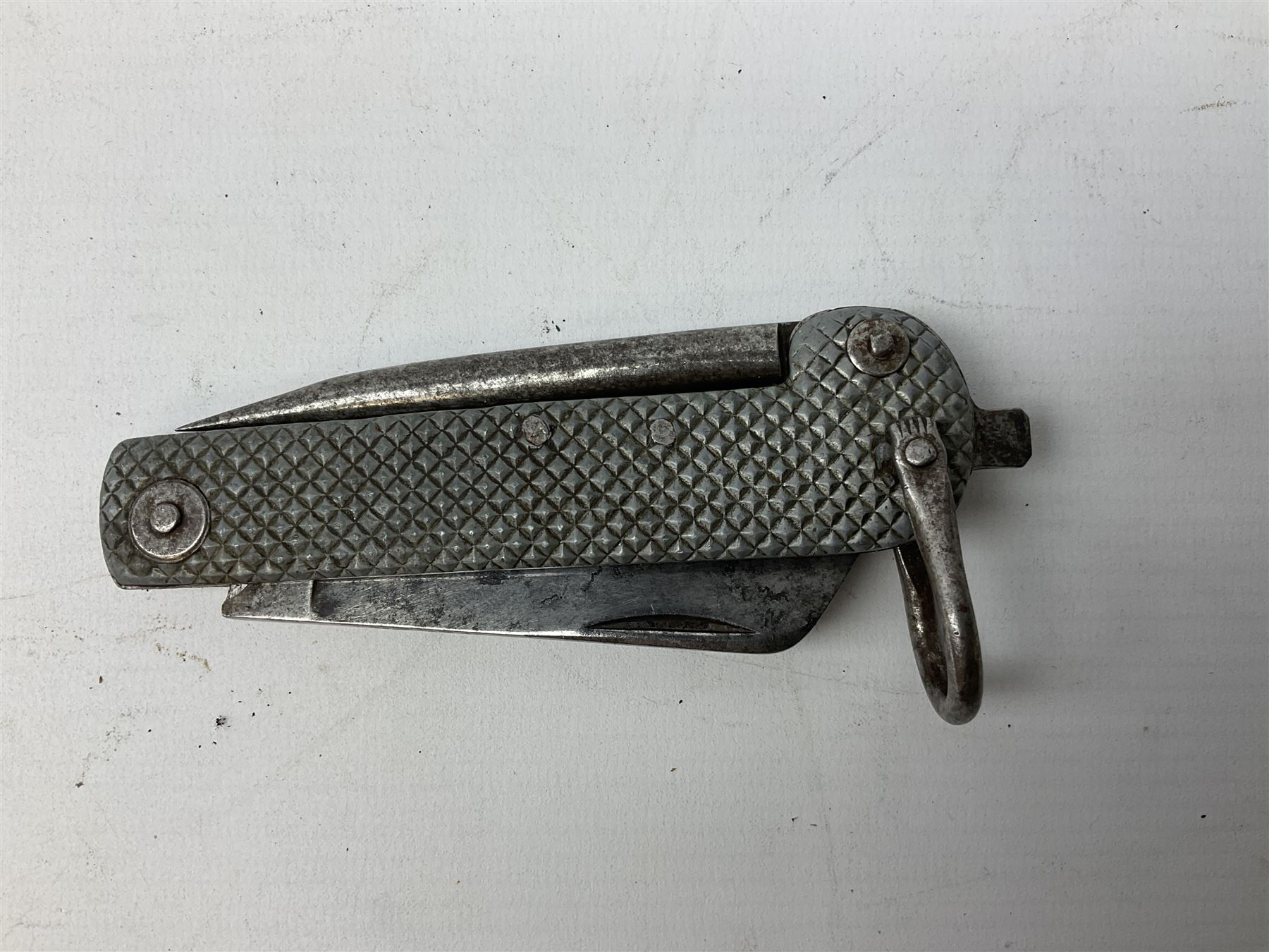 WW2 British army folding jack/clasp knife, the blade marked A.H. Bisby & Co Ltd Sheffield with broad arrow and date 1944, marlin spike and can opener; and British Navy seaman's rope pocket knife, the blade marked Venture H.M. Slater Sheffield (2)
