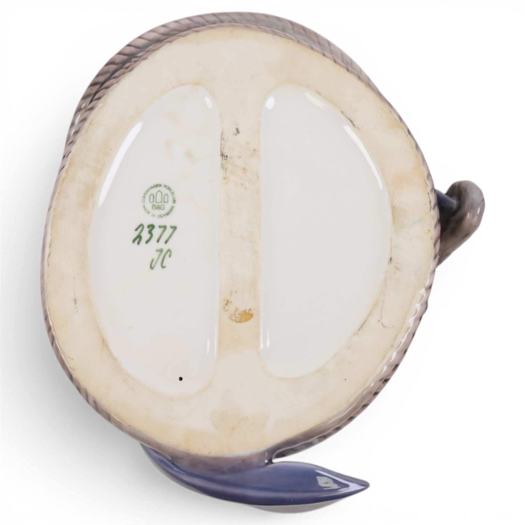 Bing and Grondahl dish the rim modelled as a coiled rope with anchor 2377, D20cm