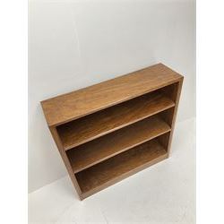 'Acornman' figured oak open bookcase fitted with two adjustable shelves, by Alan Grainger of Brandsby, York