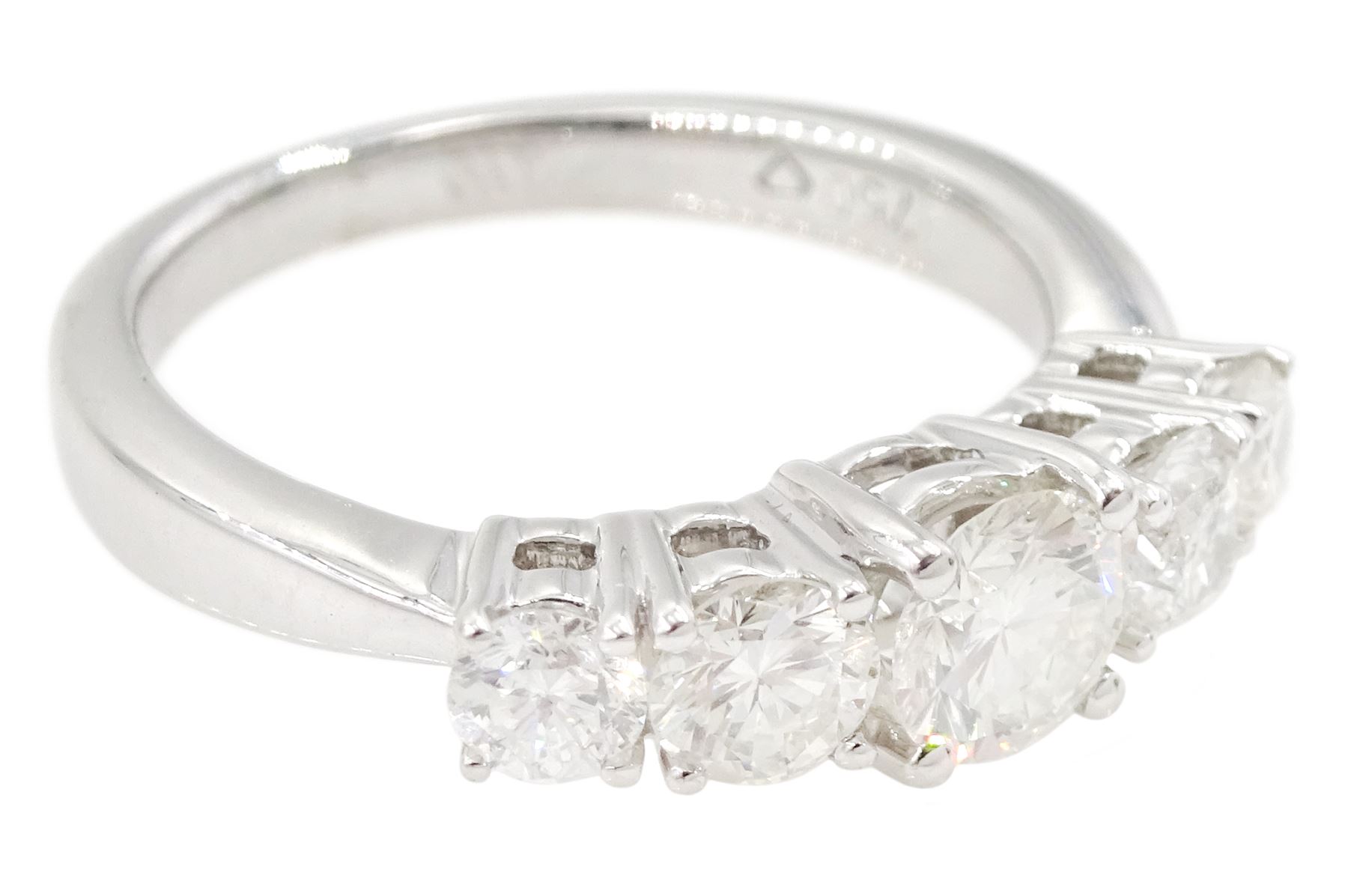 18ct white gold diamond ring, five graduating round brilliant cut diamonds, in a four claw setting, hallmarked, total diamond weight 1.15 carat, with World Gemological Institute report