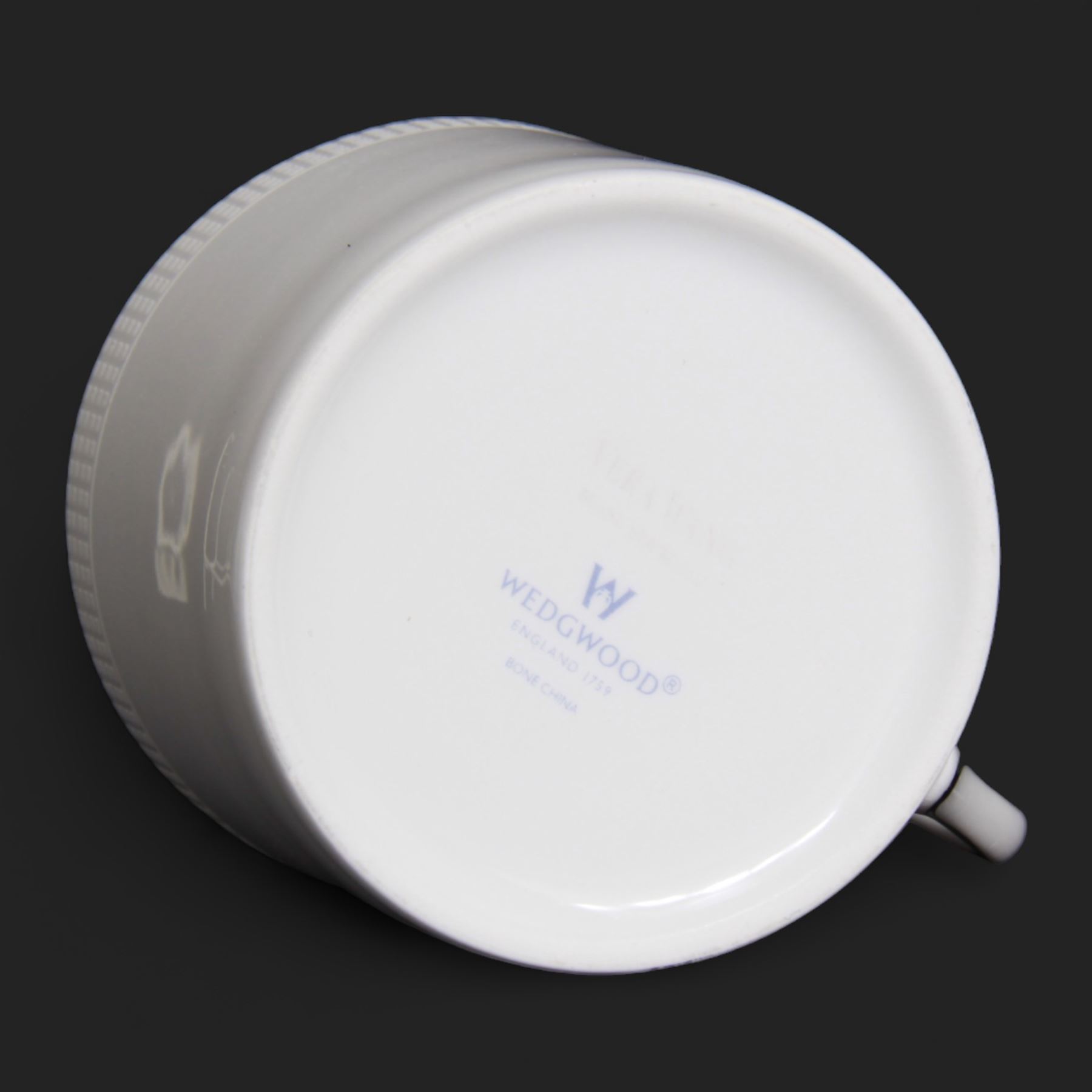 Wedgwood Vera Wang part tea and dinner service, including fifteen dinner plates, fifteen bowls, ten cups and saucers etc 