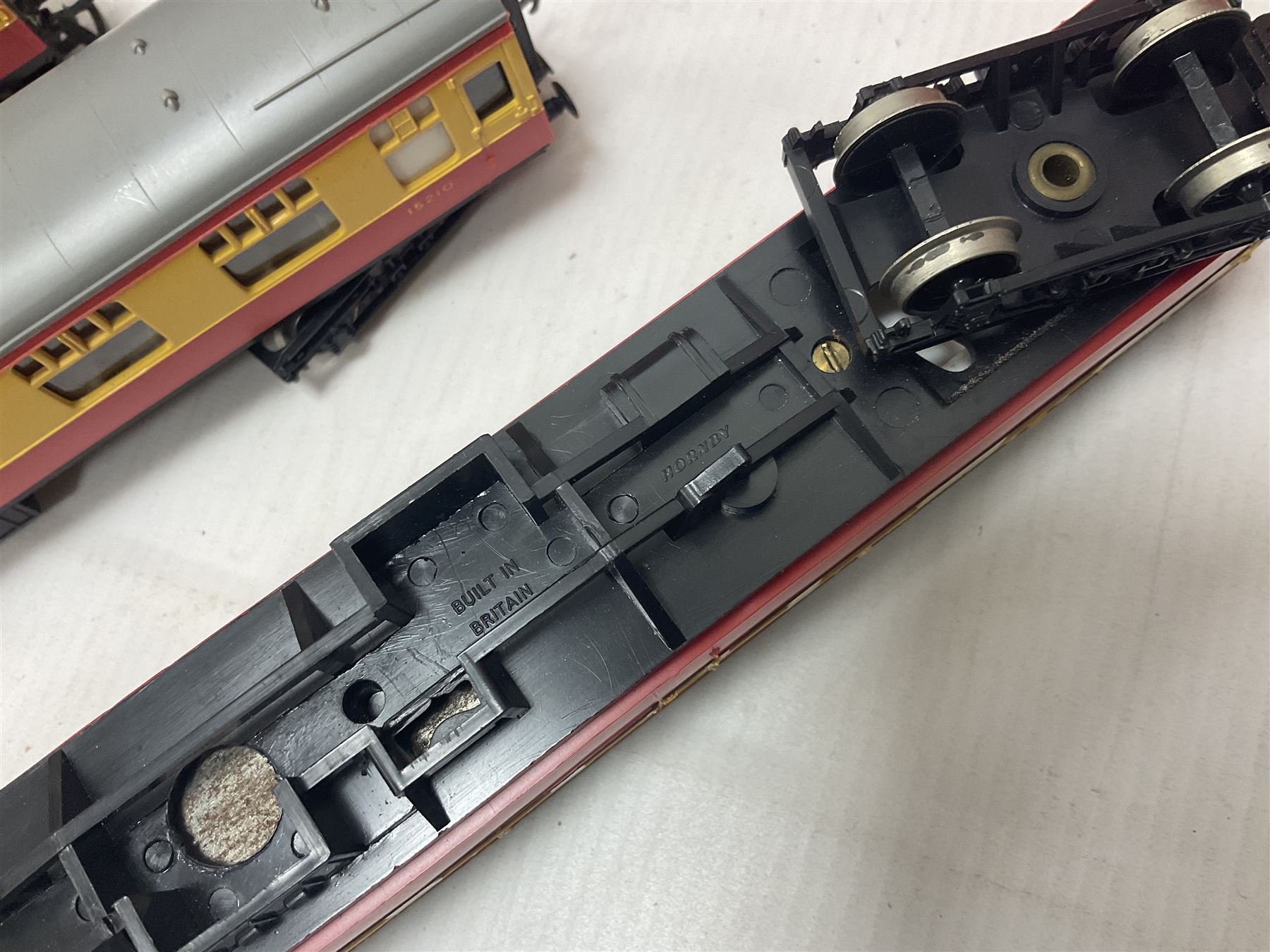 Various makers ‘00’ gauge - twenty three passenger coaches to include buffet cars, sleeping cars, utility van, Pullman coaches etc; mostly Hornby/Tri-Ang boxed (23) 