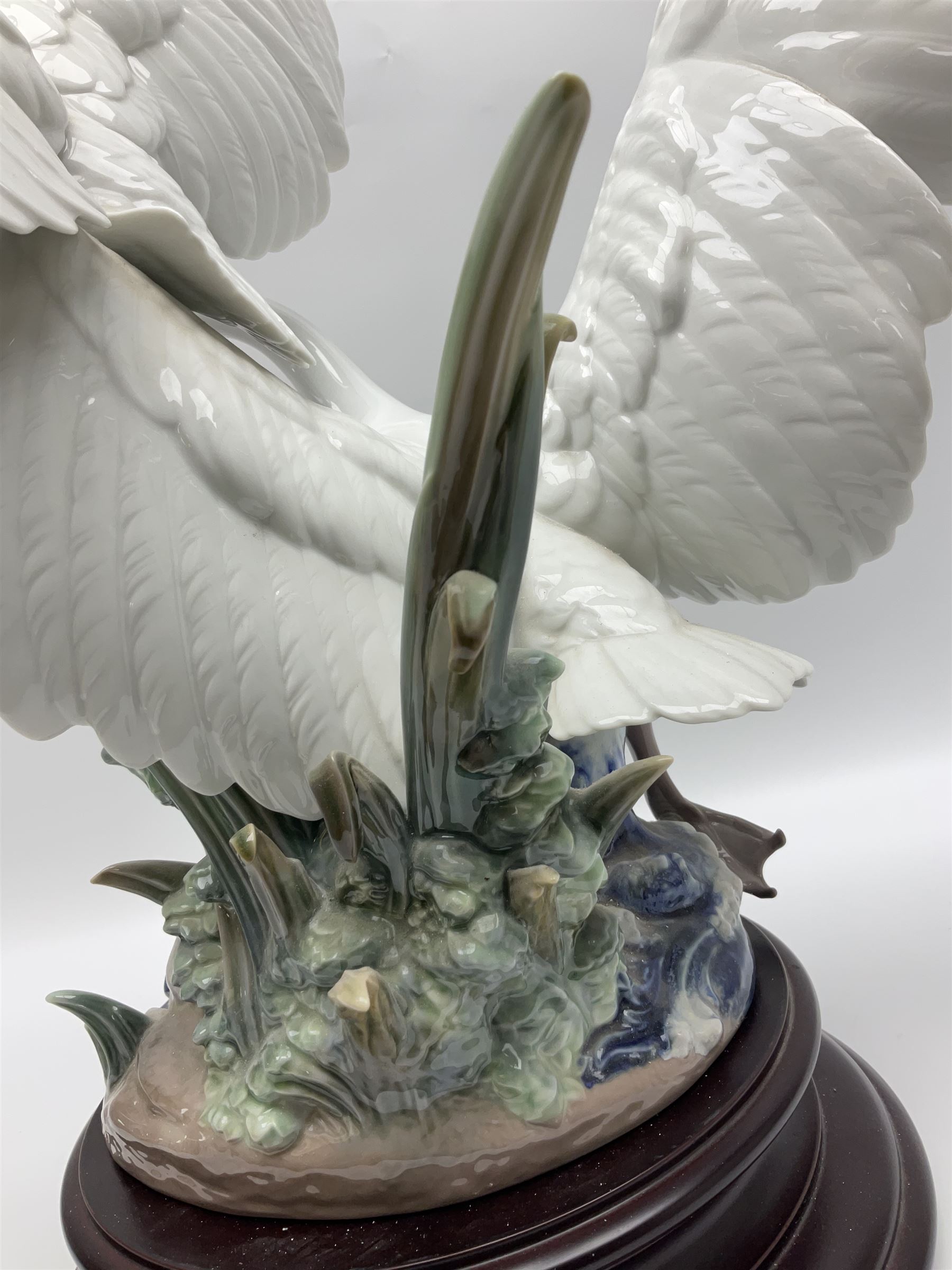 Large Lladro figure group, Swans Take Flight, modelled as two swans upon raised on circular wooden plinth, sculpted by Salvador Debon, H68cm