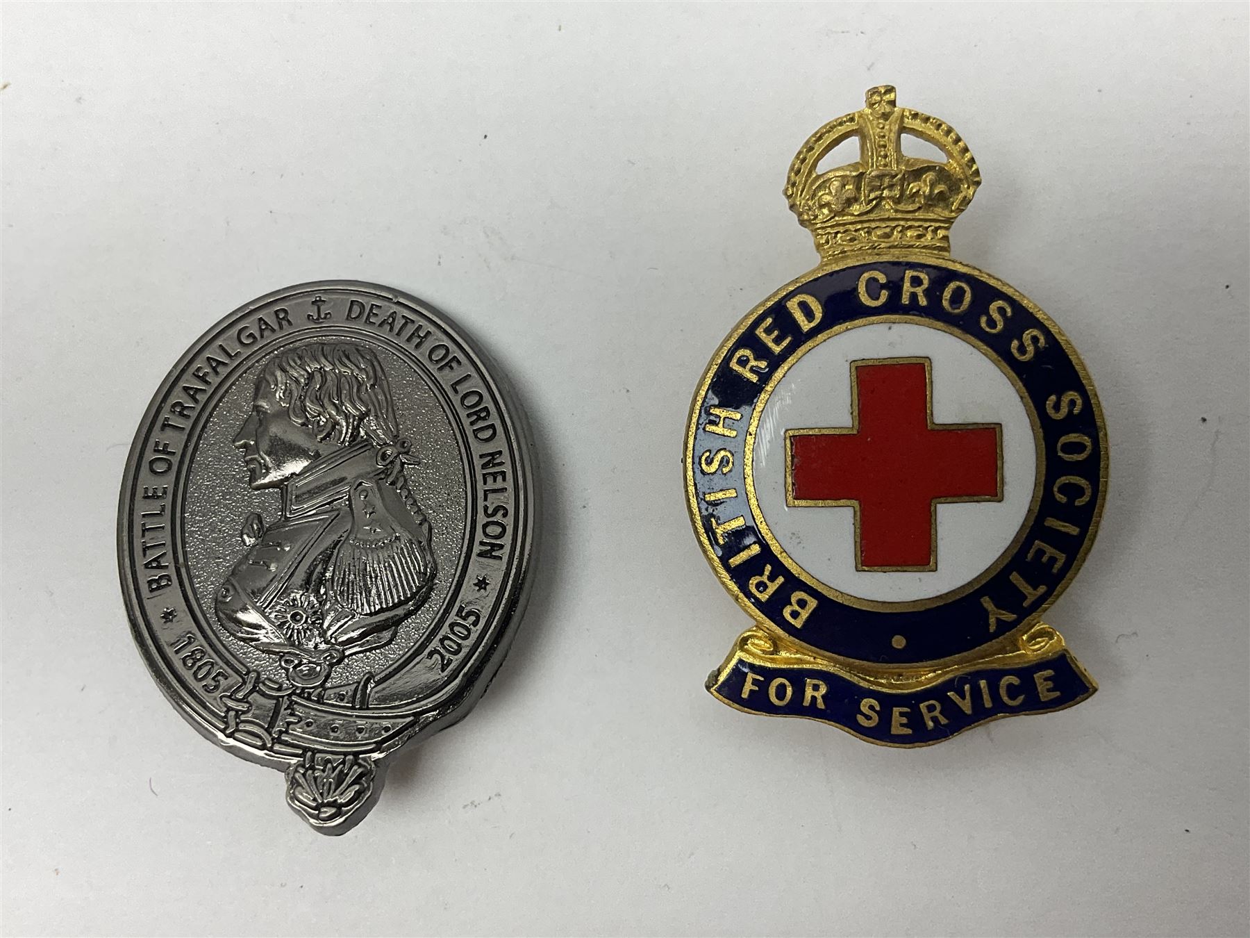 Gaunt & Son Territorial Force Nursing Service cape medal; cased; WW1 British War Medal and 1914-15 Star (names erased); two MID oak leaves; Polish and American medals; eight replica medals including VC, MM, Air Crew Europe Star etc and replica group of five WW2 miniatures etc