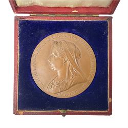 Queen Victoria 1897 bronze Jubilee commemorative medallion, in tooled red case with gilt detailing 