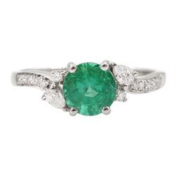 18ct white gold round cut emerald, pear and round brilliant cut diamond ring, with diamond set shoulders, hallmarked, emerald approx 1.00 carat