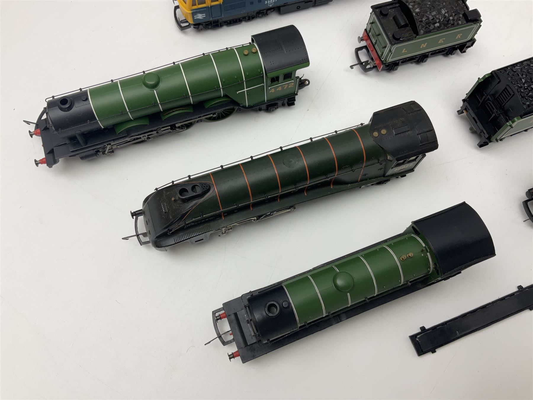 Hornby '00' gauge - Class A1/A3 4-6-2 locomotive 'Flying Scotsman' No.4472; Class A4 4-6-2 locomotive 'Mallard' No.60022; and Class B12 4-6-0 locomotive No.8544; all with tenders; and Lima Class 33 diesel locomotive 'Earl Mountbatten of Burma' No.33027; all unboxed (4)