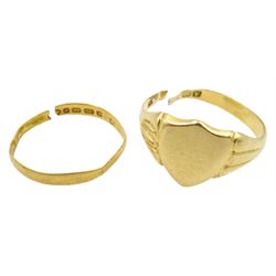 18ct gold shield design signet ring and 22ct gold wedding band, both hallmarked 