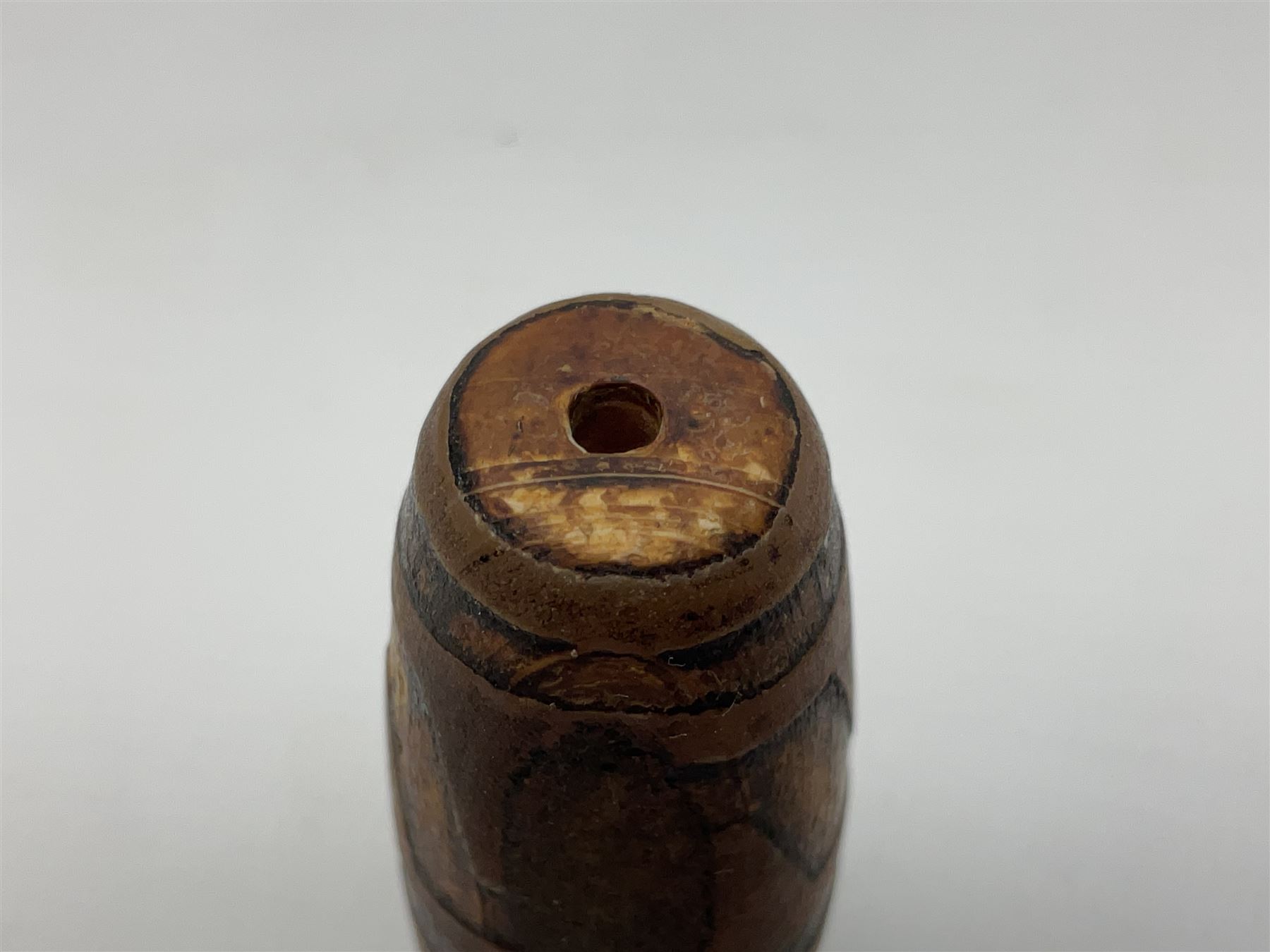 Tibetan dzi bead, decorated with a double tiger tooth pattern, L5cm