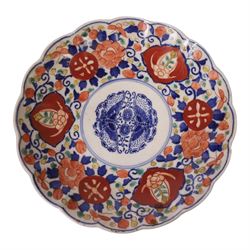 Collection seven 19th century Japanese Imari plates, six with scalloped edges, largest D30cm 